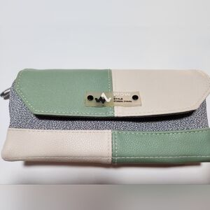 Stylish Two-Tone Travel Clutch - Mint Green & Cream